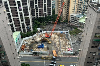 Continuous wall trench and pavement construction