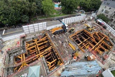 The fifth stage of earth excavation and support erection
